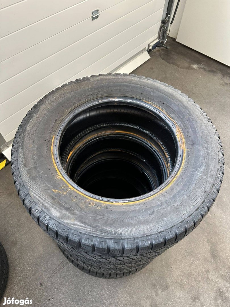 235/65R16C 8PR 115/113R LT Lassa téli [4db]